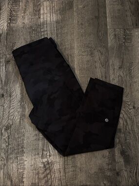 Lululemon Swiftly Speed Leggings with Pockets - Black Camo - Size 10